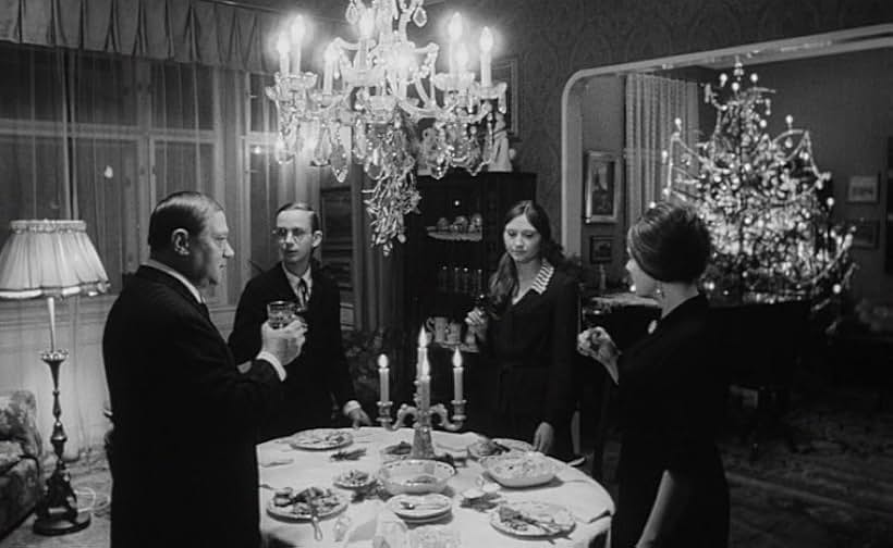 Vlasta Chramostová, Rudolf Hrusínský, Jana Stehnová, and Milos Vognic in The Cremator (1969)