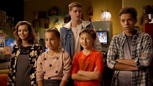 Stony Blyden, Maemae Renfrow, Daan Creyghton, Thomas Jansen, and Kyra Isako Smith in The Red Diamond (2017)