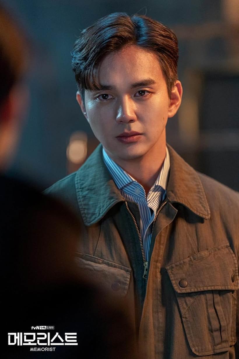 Yoo Seung-ho in Memorist (2020)