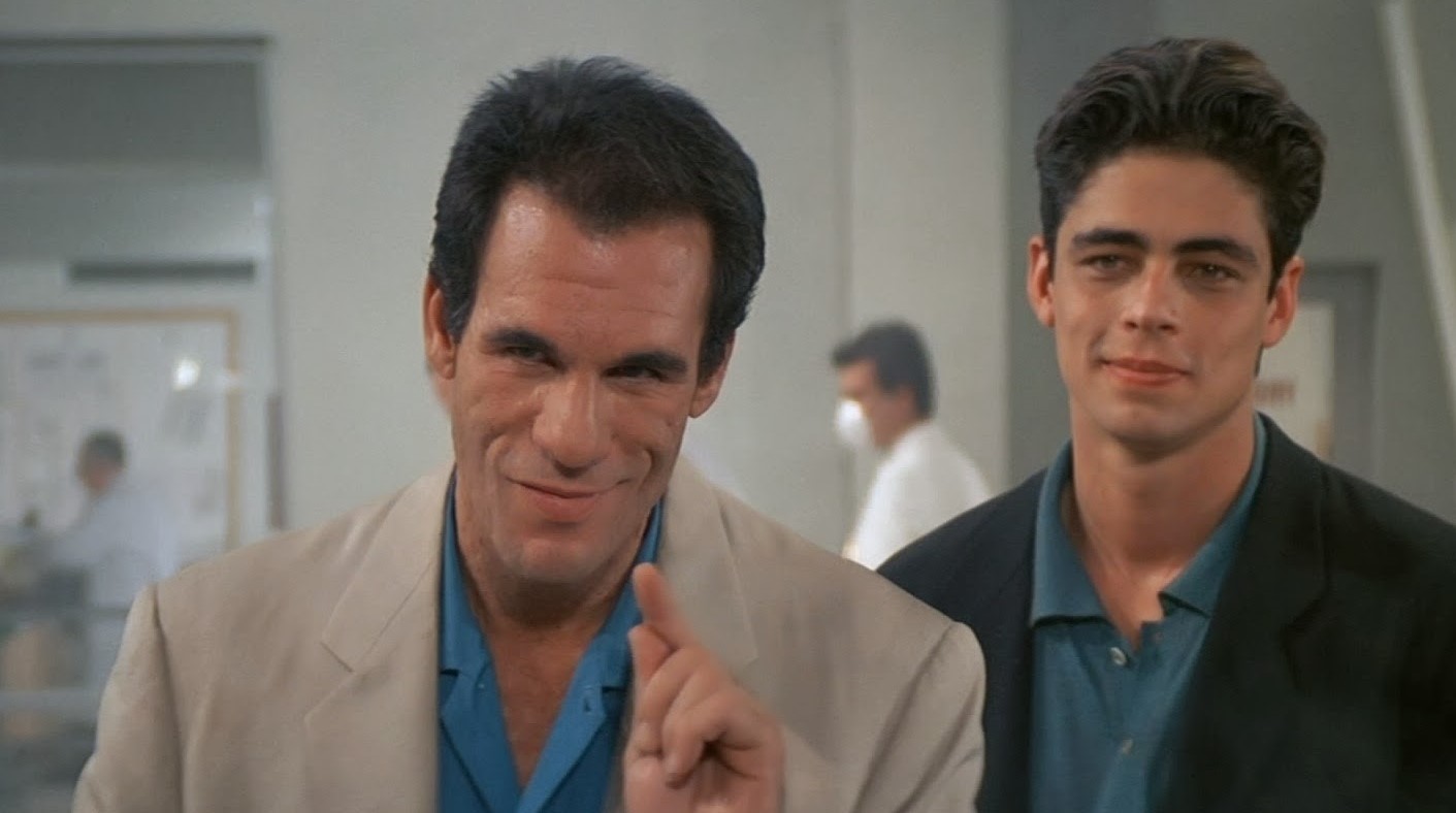 Robert Davi and Benicio Del Toro in Licence to Kill (1989)