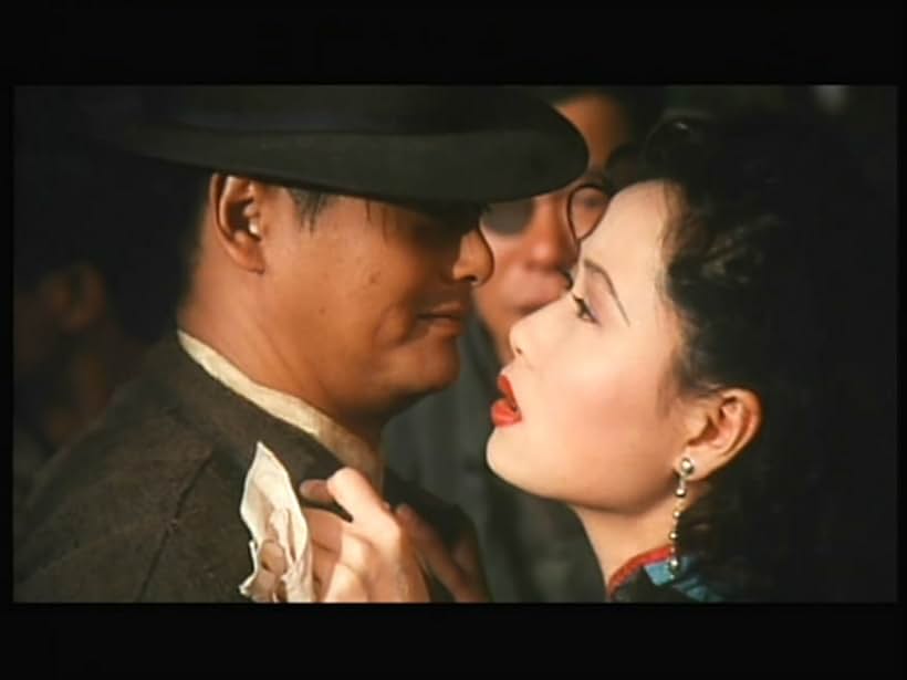 Chow Yun-Fat and Cecilia Yip in Peace Hotel (1995)