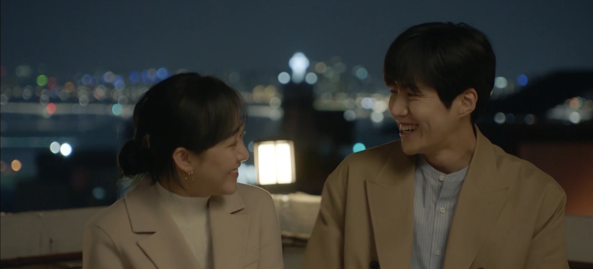 Moon Geun-young and Kim Seon-ho in Catch the Ghost (2019)