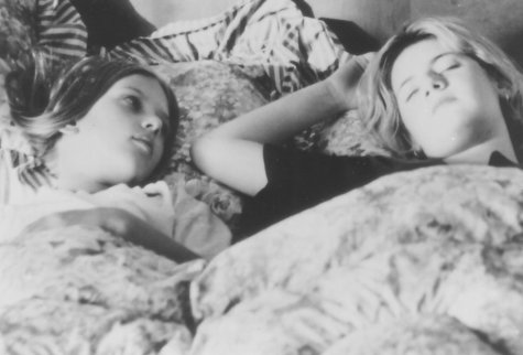 Scarlett Johansson and Aleksa Palladino in Manny & Lo (1996)