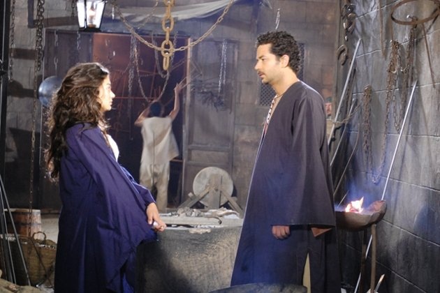 Sharif Salamah and Farah Yusuf in Napoleon wal Mahroussa (2012)