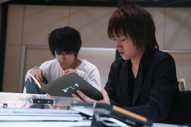 Tatsuya Fujiwara and Ken'ichi Matsuyama in Death Note: The Last Name (2006)