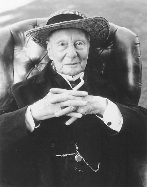 John Gielgud in The Portrait of a Lady (1996)