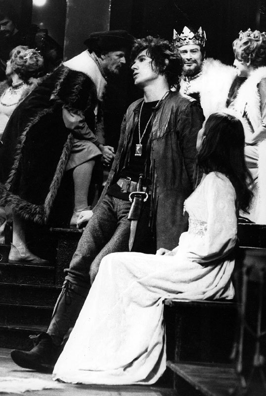 Ian McKellen, Faith Brook, James Cairncross, Susan Fleetwood, and John Woodvine in Hamlet (1970)