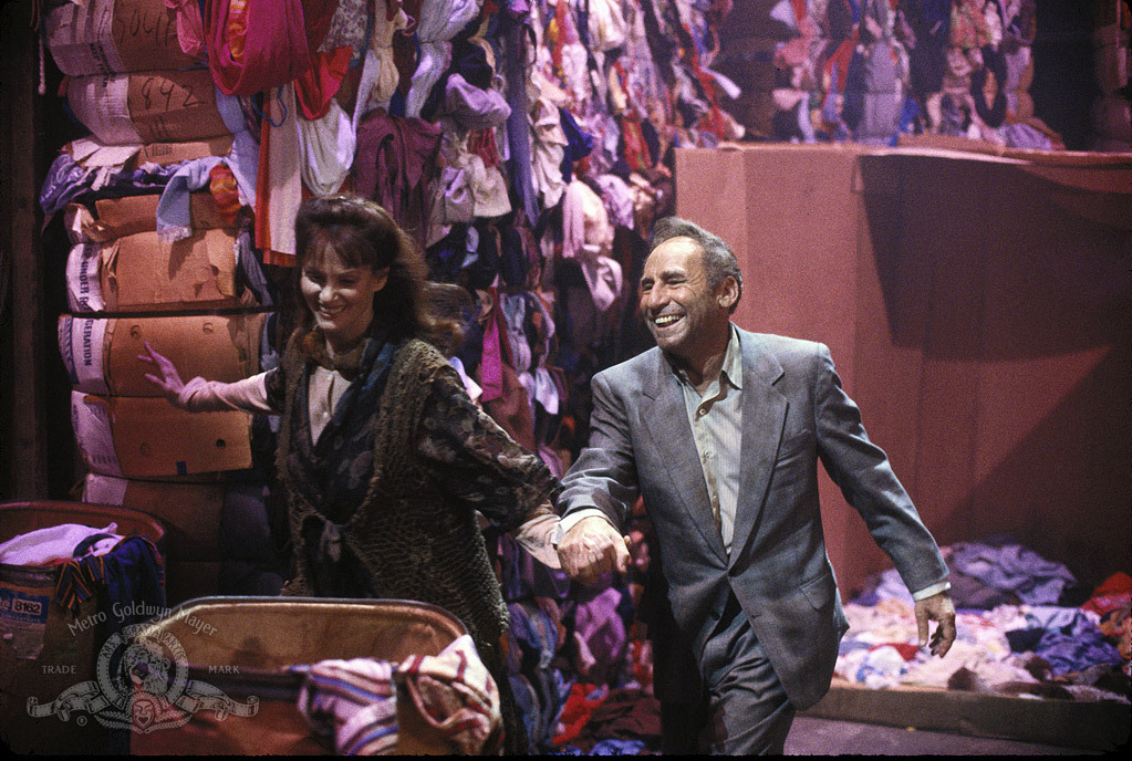 Mel Brooks and Lesley Ann Warren in Life Stinks (1991)