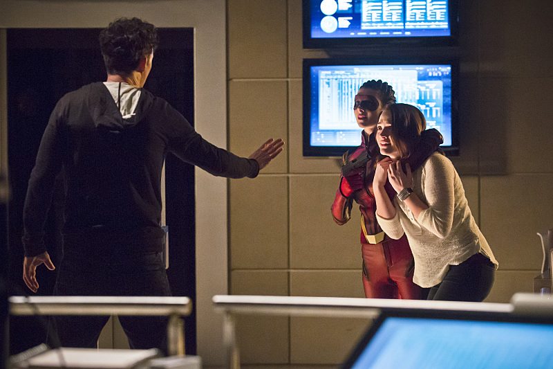 Tom Cavanagh, Allison Paige, and Violett Beane in The Flash (2014)