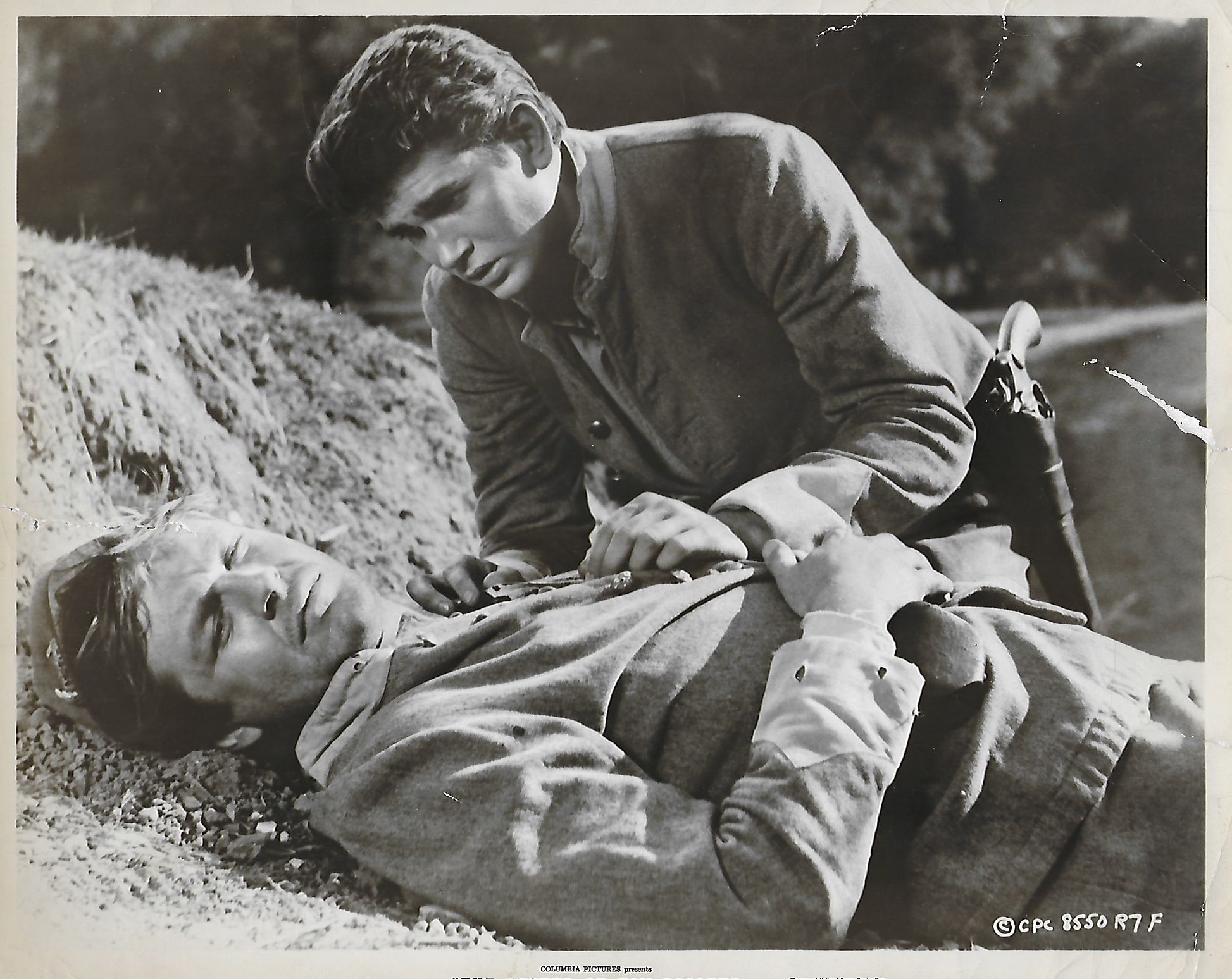 Michael Landon and Jack Hogan in The Legend of Tom Dooley (1959)