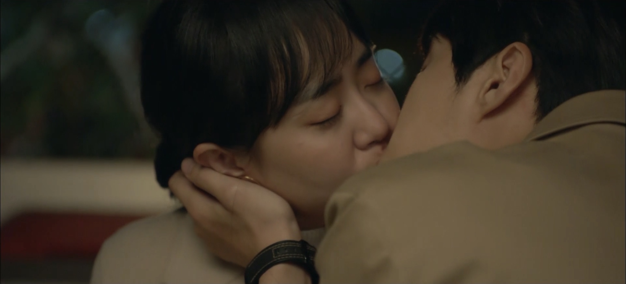 Moon Geun-young and Kim Seon-ho in Catch the Ghost (2019)