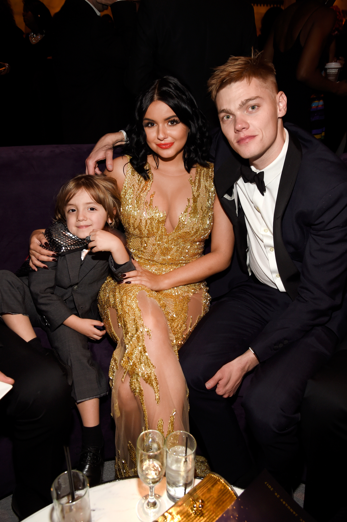 Ariel Winter, Levi Meaden, and Jeremy Maguire at an event for E! Live from the Red Carpet (1995)