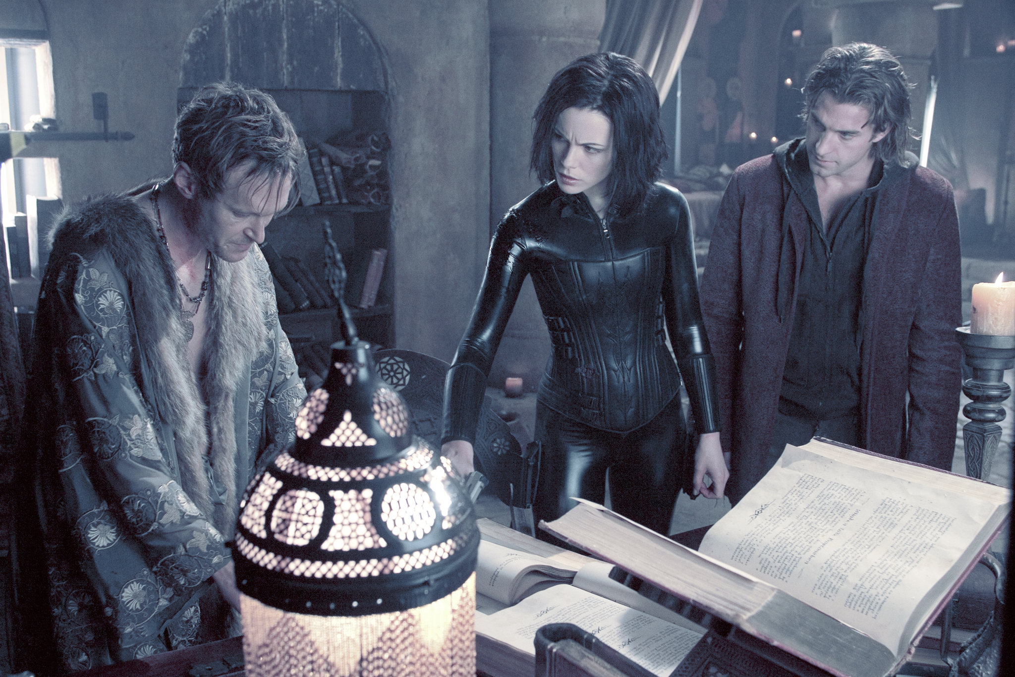 Kate Beckinsale, Scott Speedman, and Steven Mackintosh in Underworld: Evolution (2006)