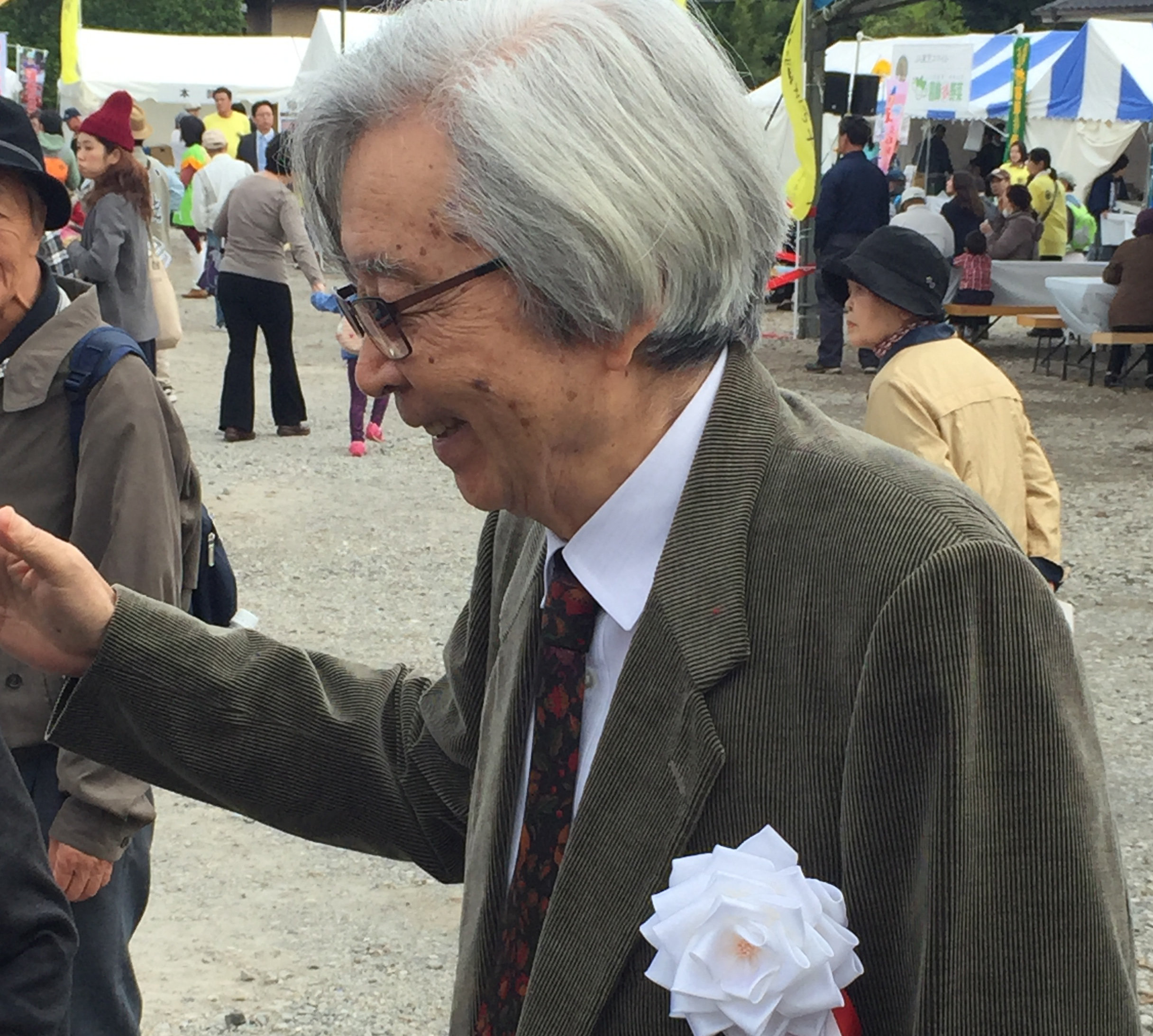 Yoji Yamada (Yamada Yoji, born September 13, 1931 in Toyonaka, Osaka) is a Japanese film director best known for his Otoko wa Tsurai yo series of films and his Samurai Trilogy (The Twilight Samurai, The Hidden Blade and Love and Honor). Photographed by the professional filmmaker Ryota Nakanishi. 