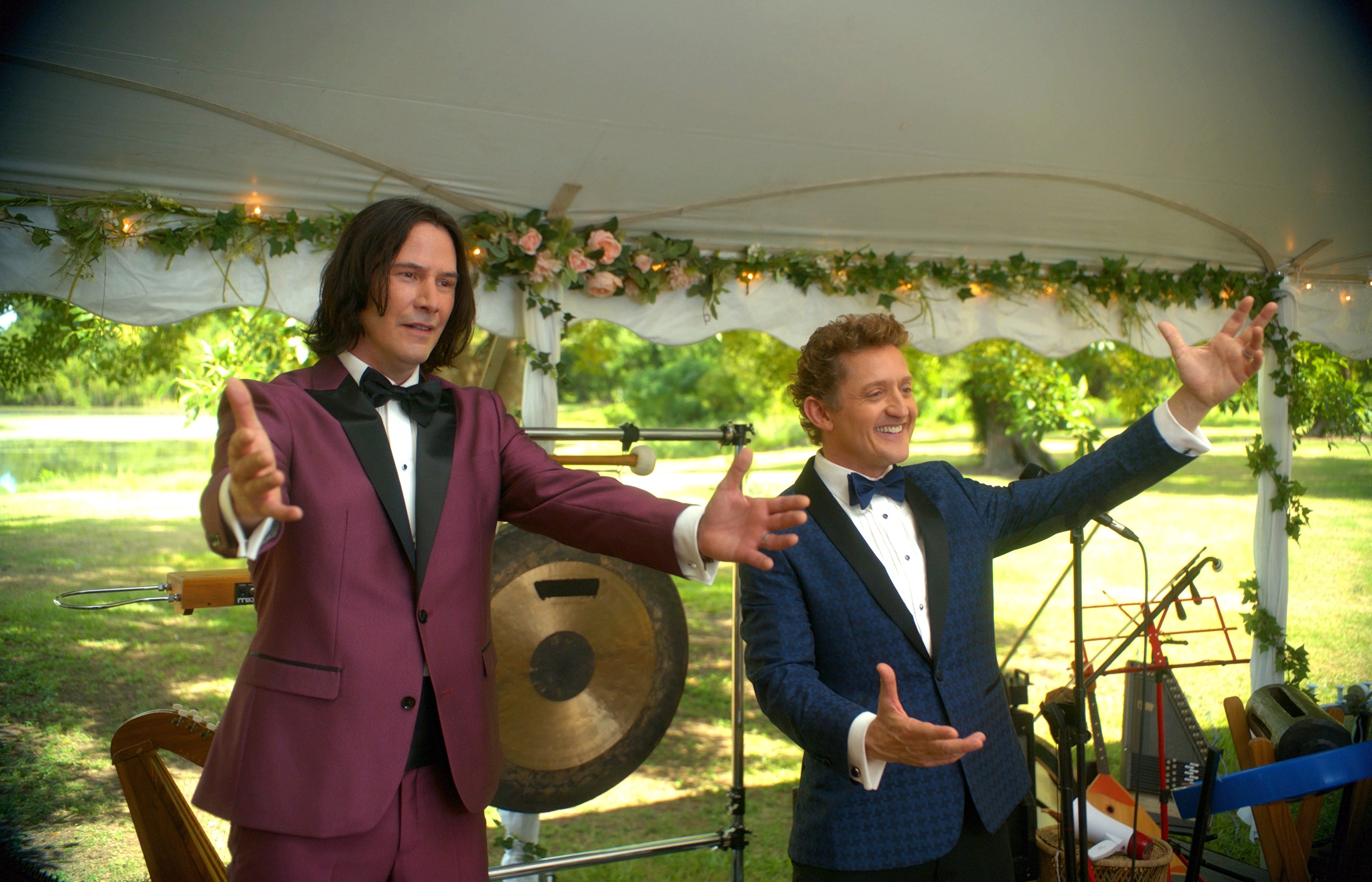 Keanu Reeves and Alex Winter in Bill & Ted Face the Music (2020)