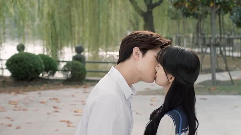 Yang Yang and Shuang Zheng in Love O2O (2016)