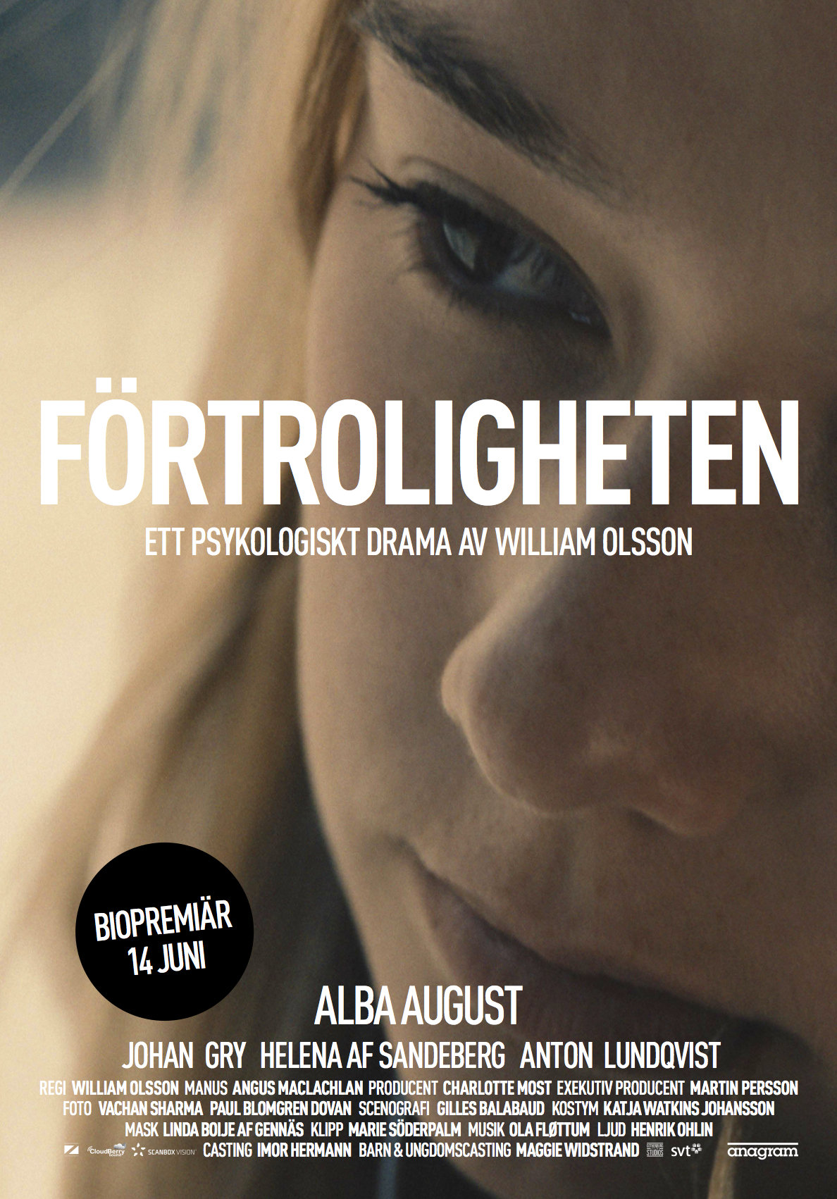 Alba August in Förtroligheten (2013)