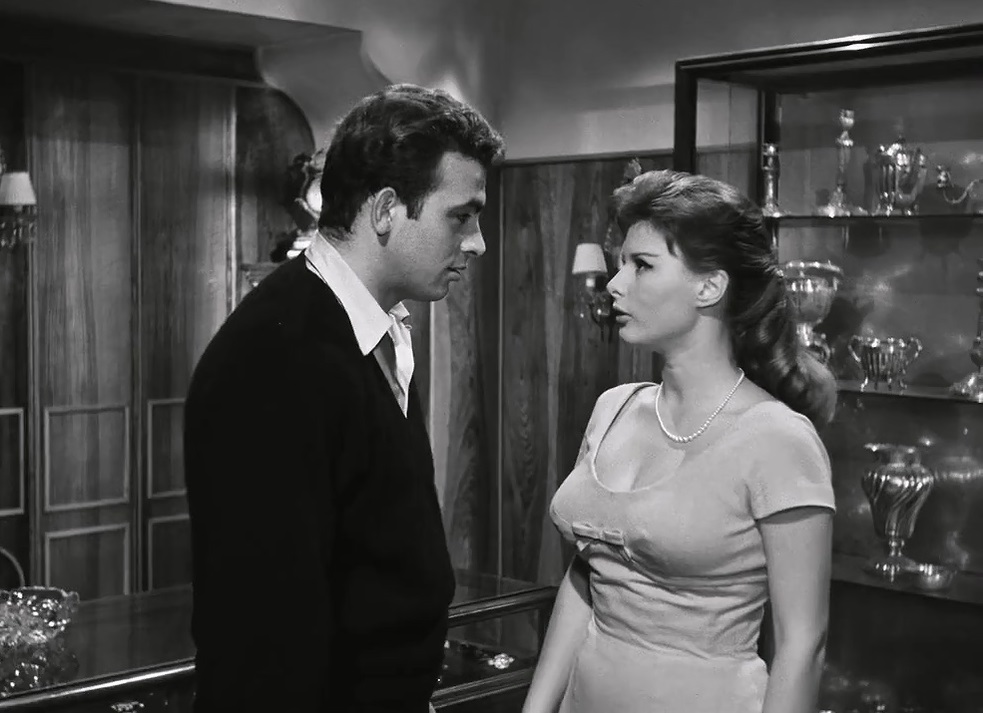 Marisa Allasio and Maurizio Arena in Belle ma povere (1957)