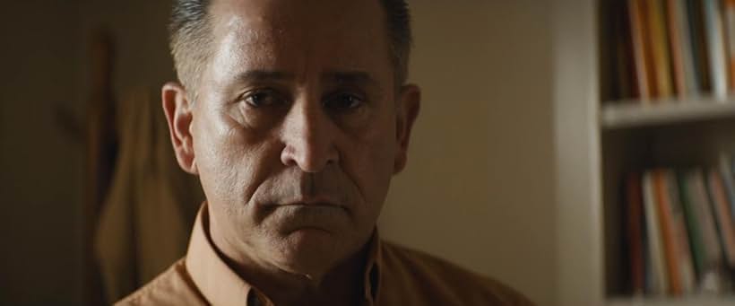 Anthony LaPaglia in Holding the Man (2015)