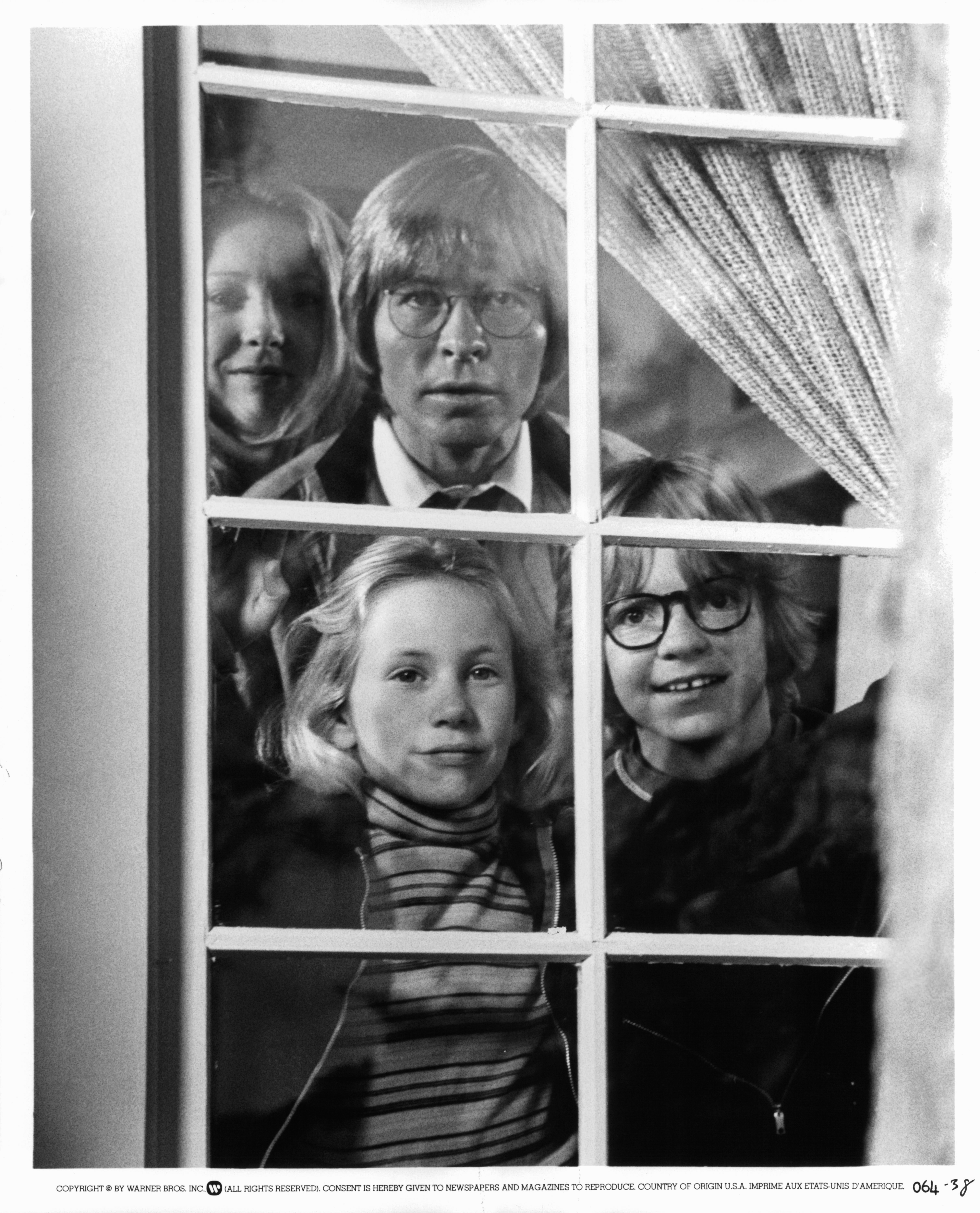 John Denver, Teri Garr, Moosie Drier, and Rachel Longaker in Oh, God! (1977)