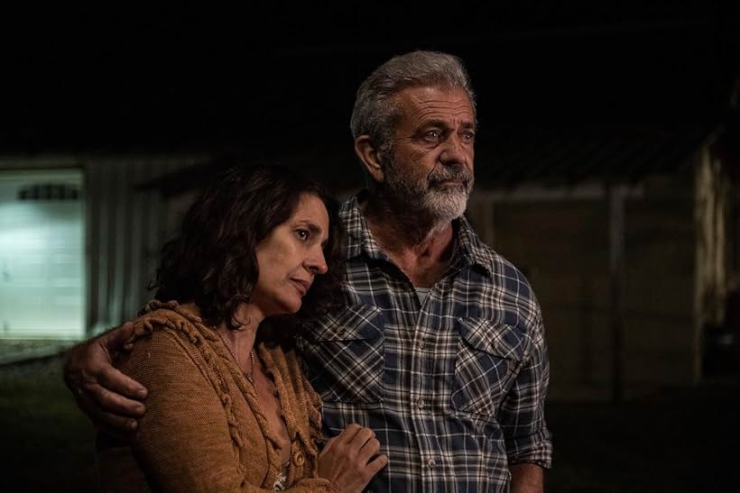 Mel Gibson and Paulina Gálvez in Desperation Road