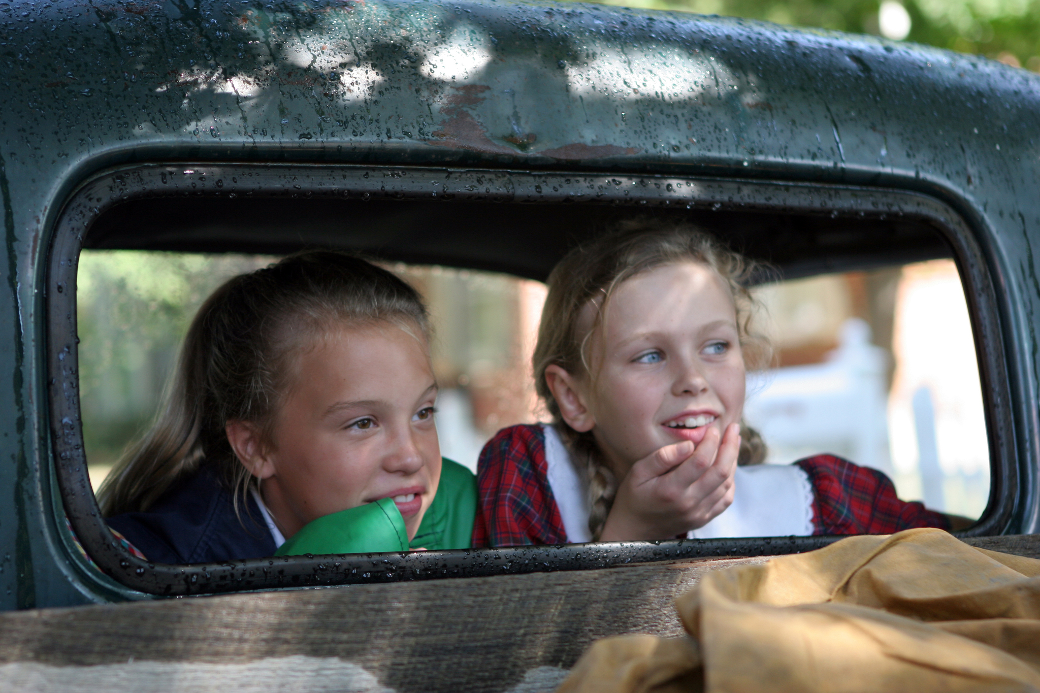 Rylee Fansler and Evie Thompson in Saving Grace B. Jones (2009)