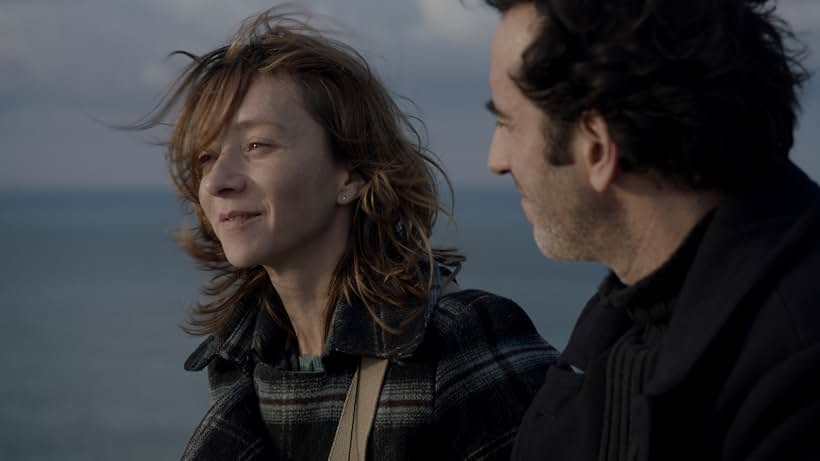 Sylvie Testud and Bruno Todeschini in Les déferlantes (2013)