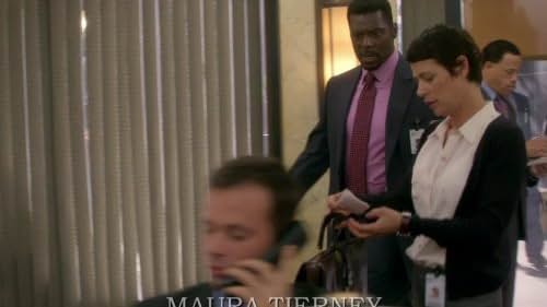 Maura Tierney and Eamonn Walker in The Whole Truth (2010)