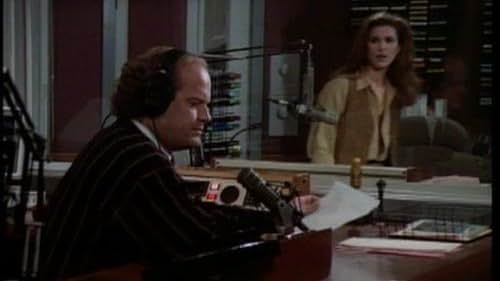 Kelsey Grammer and Peri Gilpin in Frasier (1993)