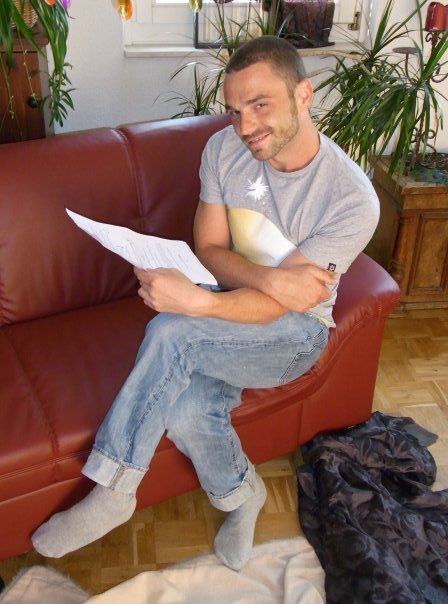 Marcel Schlutt learning his lines on the set of "Alex and Leo".