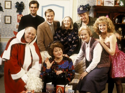 Judy Cornwell, Jeremy Gittins, David Griffin, Geoffrey Hughes, Mary Millar, Patricia Routledge, Clive Swift, and Josephine Tewson in Keeping Up Appearances (1990)