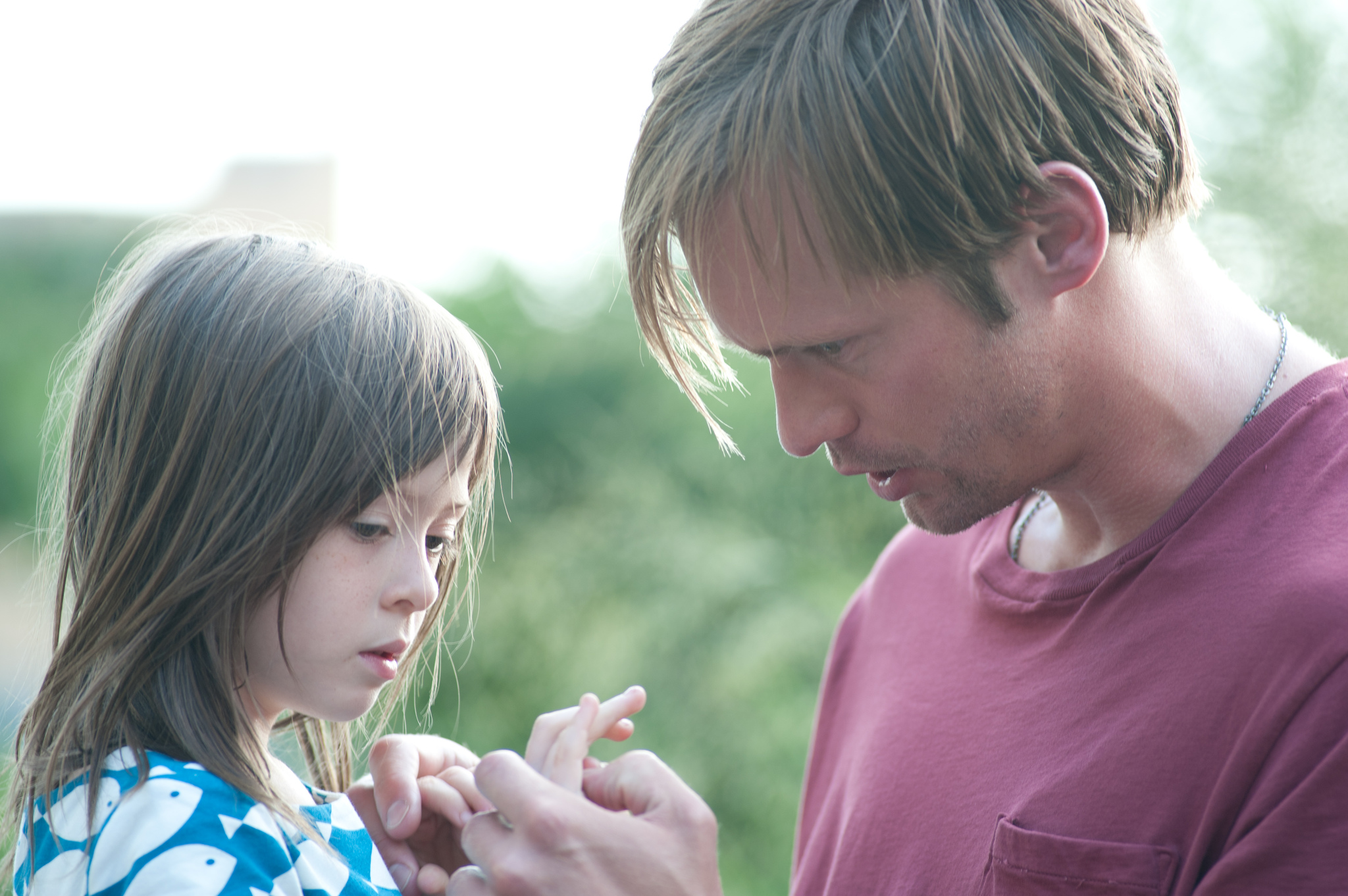 Alexander Skarsgård and Onata Aprile in What Maisie Knew (2012)