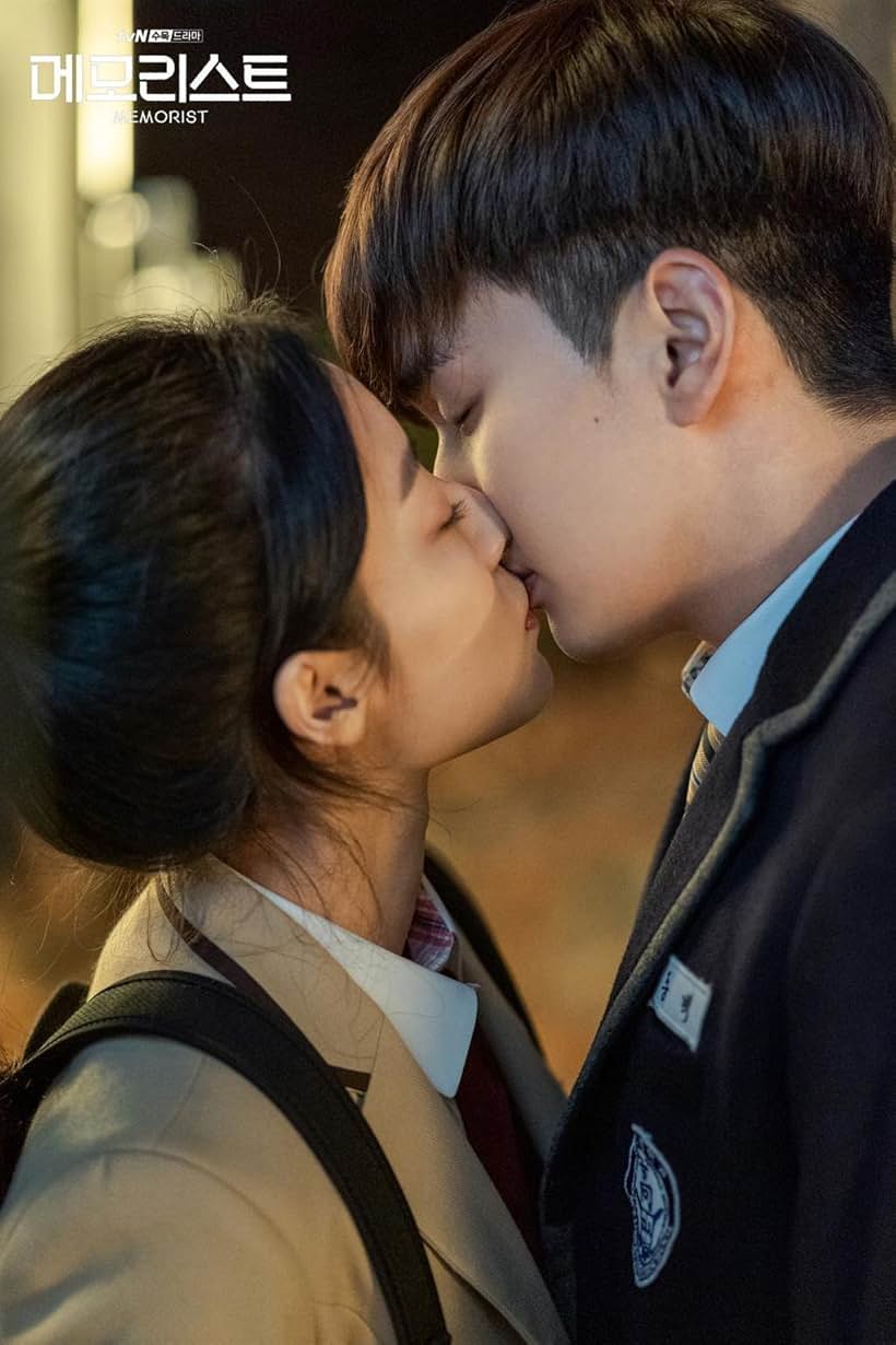 Yoo Seung-ho and Kang Min-ah in Memorist (2020)