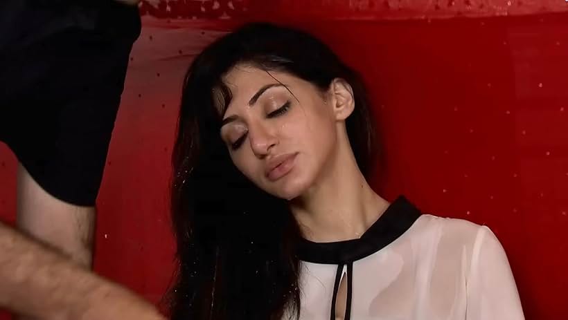 Reyhna Malhotra in Jamai Raja (2014)