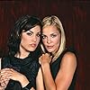 Leslie Bibb and Carly Pope in Popular (1999)