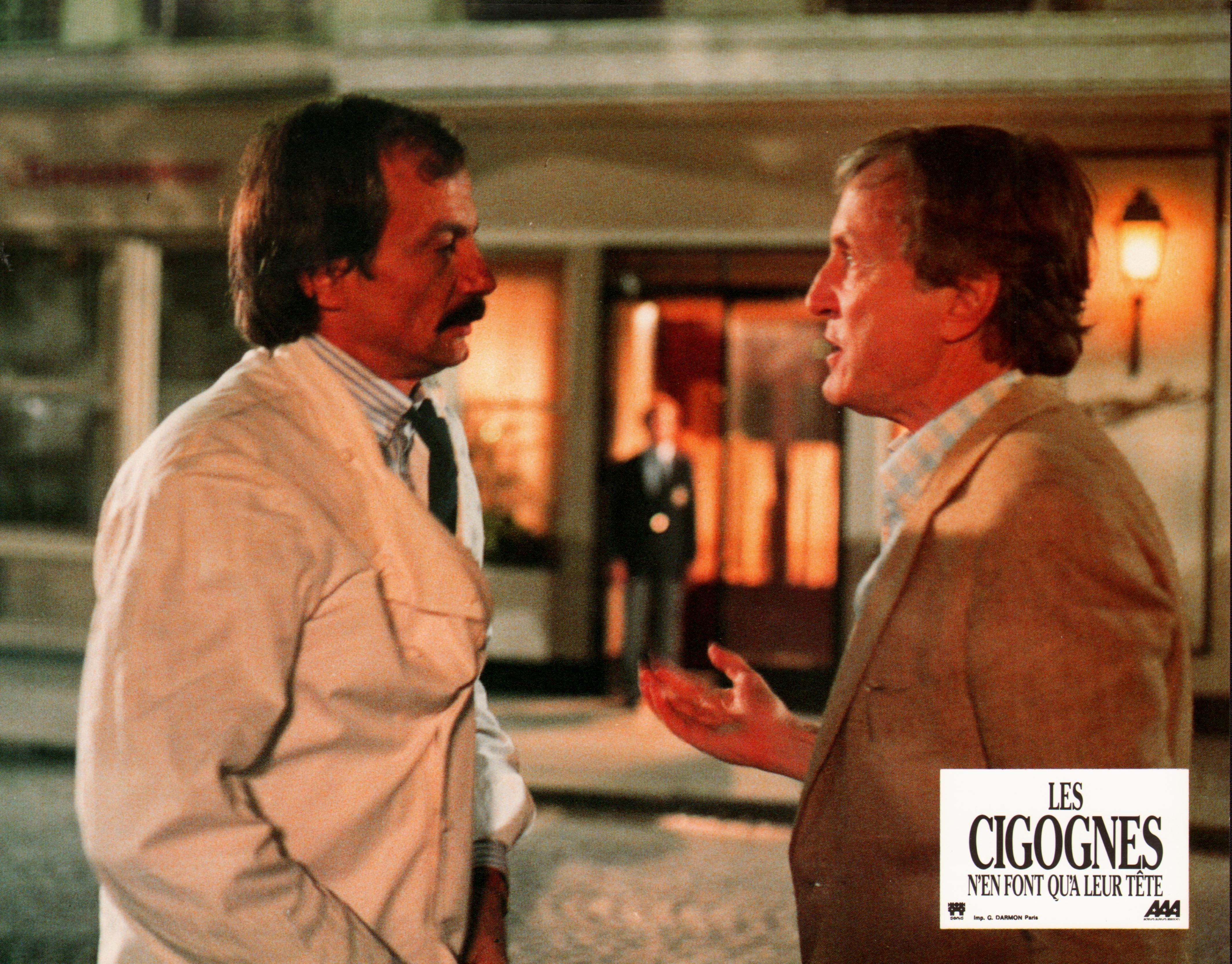 Patrick Chesnais and Claude Rich in Les cigognes n'en font qu'à leur tête (1989)