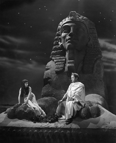 Vivien Leigh and Claude Rains in Caesar and Cleopatra (1945)