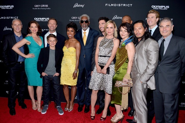 Morgan Freeman, Ashley Judd, Angela Bassett, Aaron Eckhart, Robert Forster, Dylan McDermott, Antoine Fuqua, Radha Mitchell, Sam Medina, and Finley Jacobsen at an event for Olympus Has Fallen (2013)