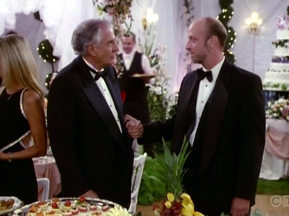 Garry Marshall and Chris Elliott in The Naked Truth (1995)