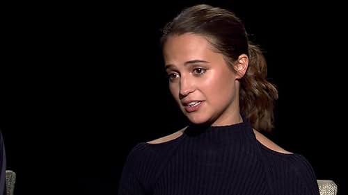 Tom Hooper and Alicia Vikander Take Fan Questions