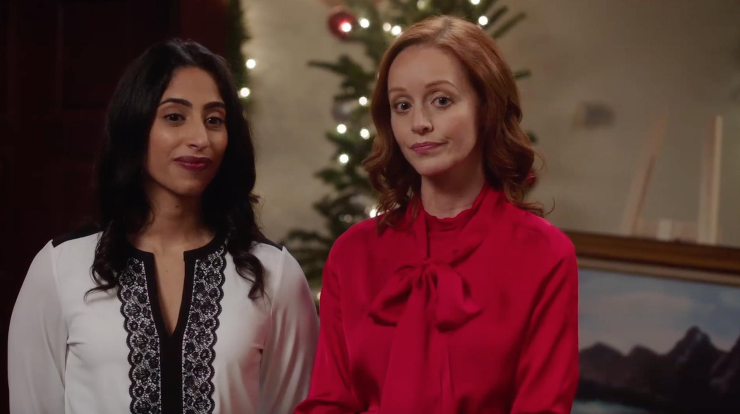 Lindy Booth and Jessica Abruzzese in Swept Up by Christmas (2019)