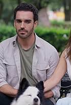 Mayrín Villanueva and Marcus Ornellas in Si nos dejan (2021)