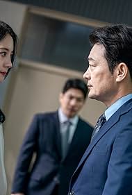 Jo Sung-ha and Lee Se-yeong in Memorist (2020)