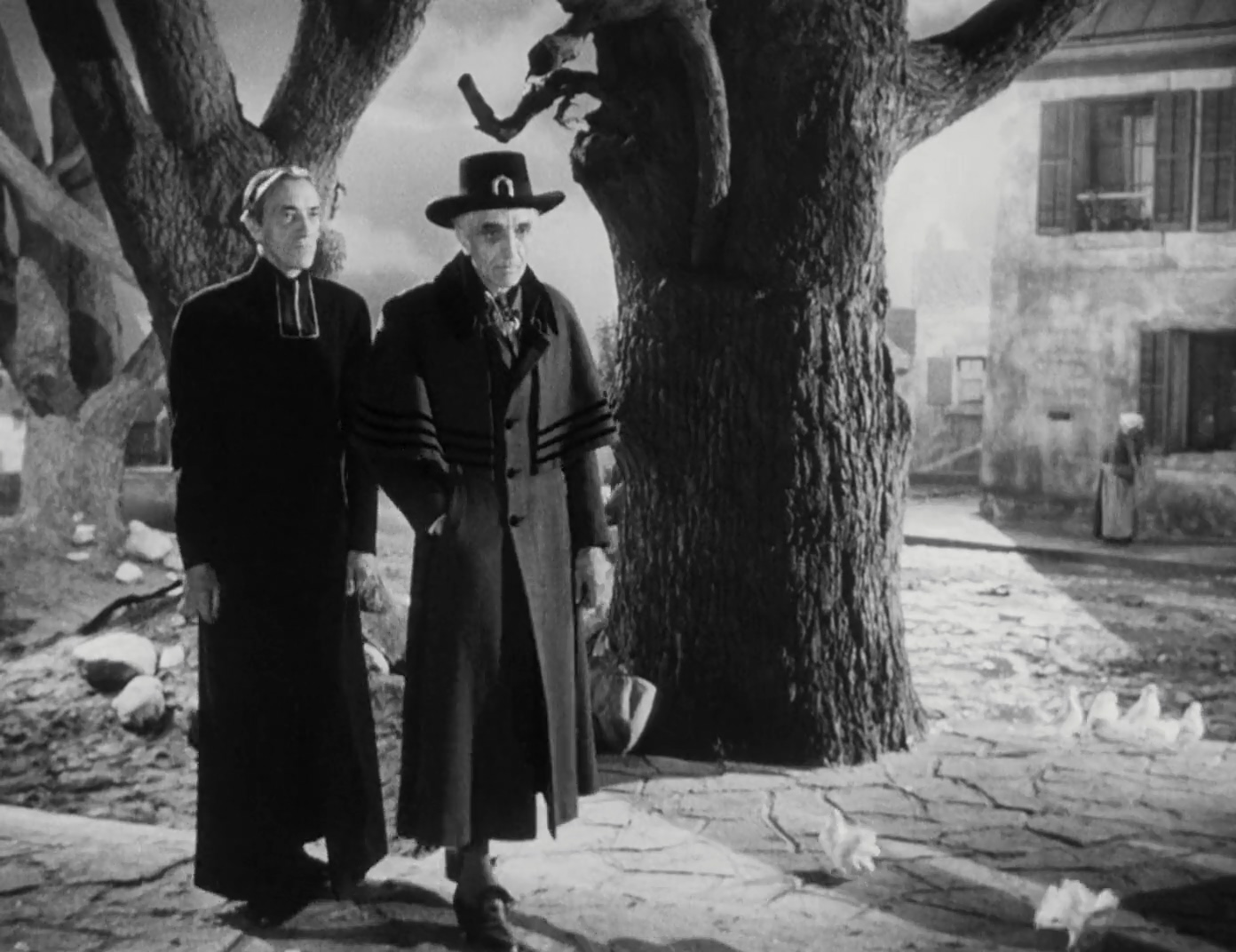 Pedro de Cordoba and Fritz Leiber in A Scandal in Paris (1946)