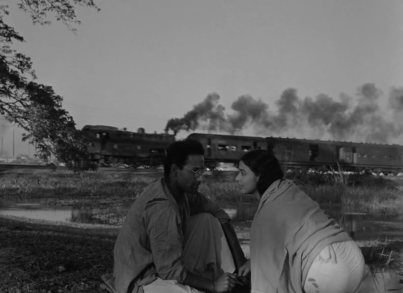 Supriya Choudhury and Niranjan Ray in The Cloud-Capped Star (1960)