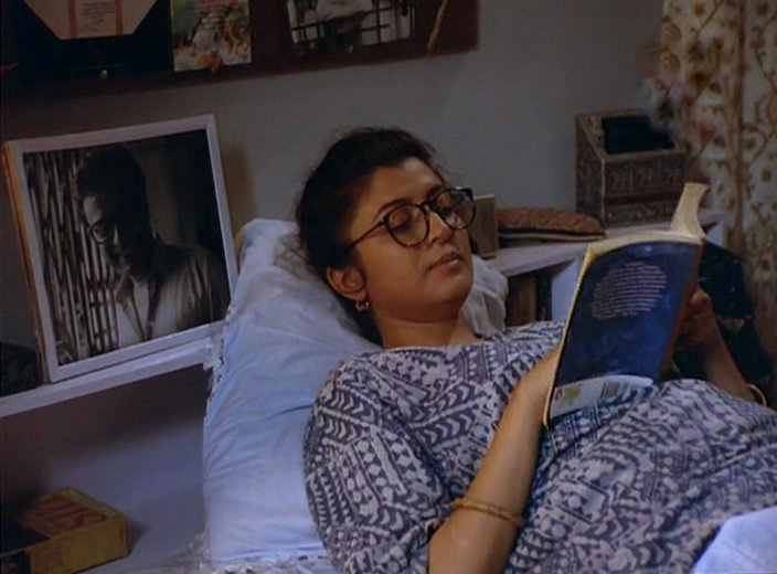 Debashree Roy in Unishe April (1994)