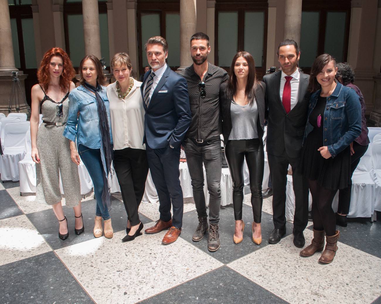 Mónica Dionne, Kika Edgar, Valentino Lanus, Juan Soler, Margarita Muñoz, Matías Novoa, and Roberta Burns in Nada Personal (2017)