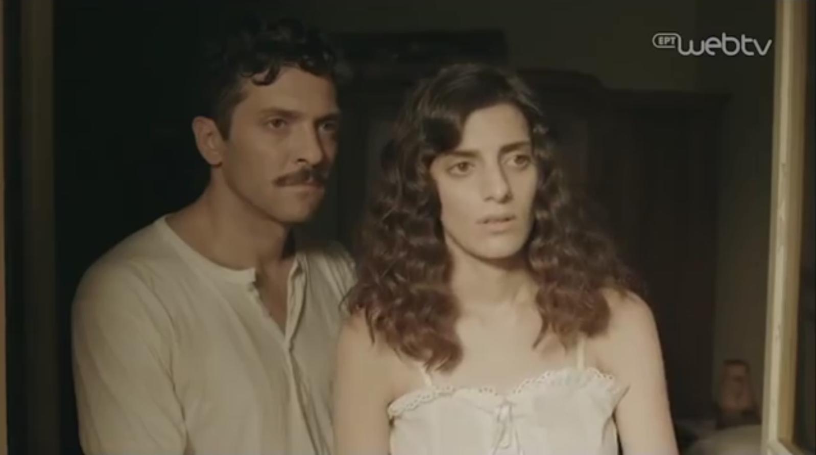 Dimitris Mothonaios and Hristina Heila-Fameli in I zoi en tafo (2019)