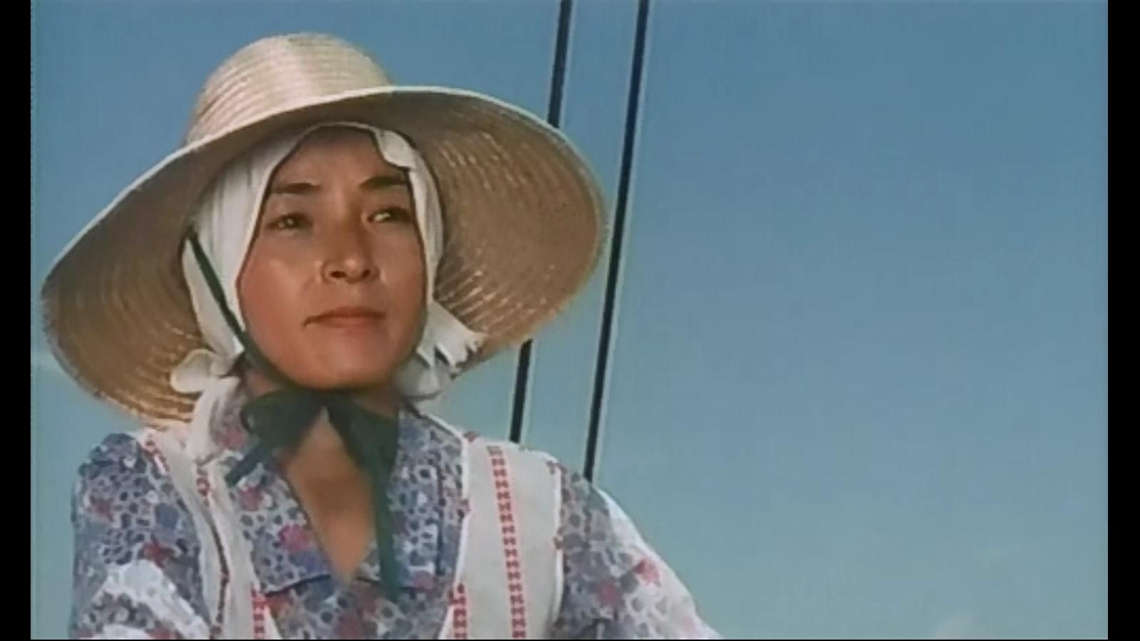 Chieko Baishô in Home from the Sea (1972)