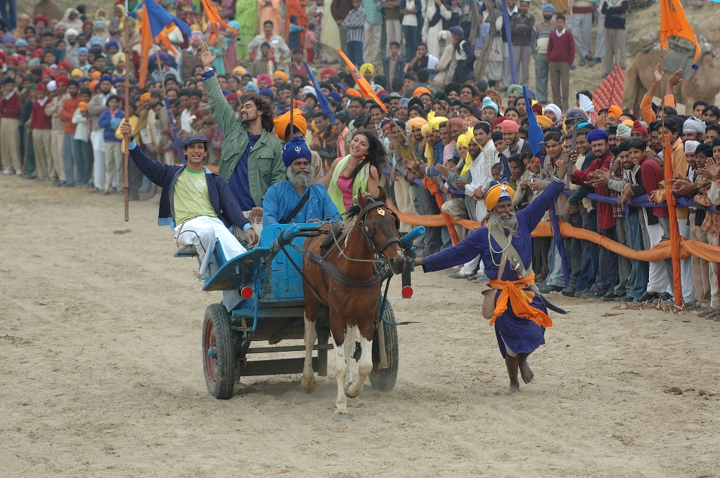 Sharman Joshi, Kunal Kapoor, and Soha Ali Khan in Rang De Basanti (2006)